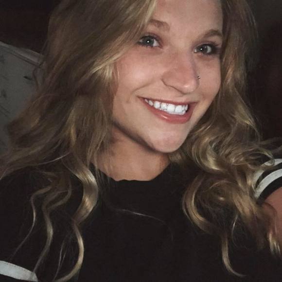 Meet your Posher, Caitlin - Picture 1 of 1